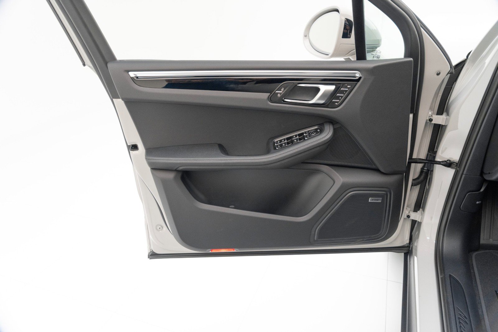 New 2025 Porsche Macan image 20