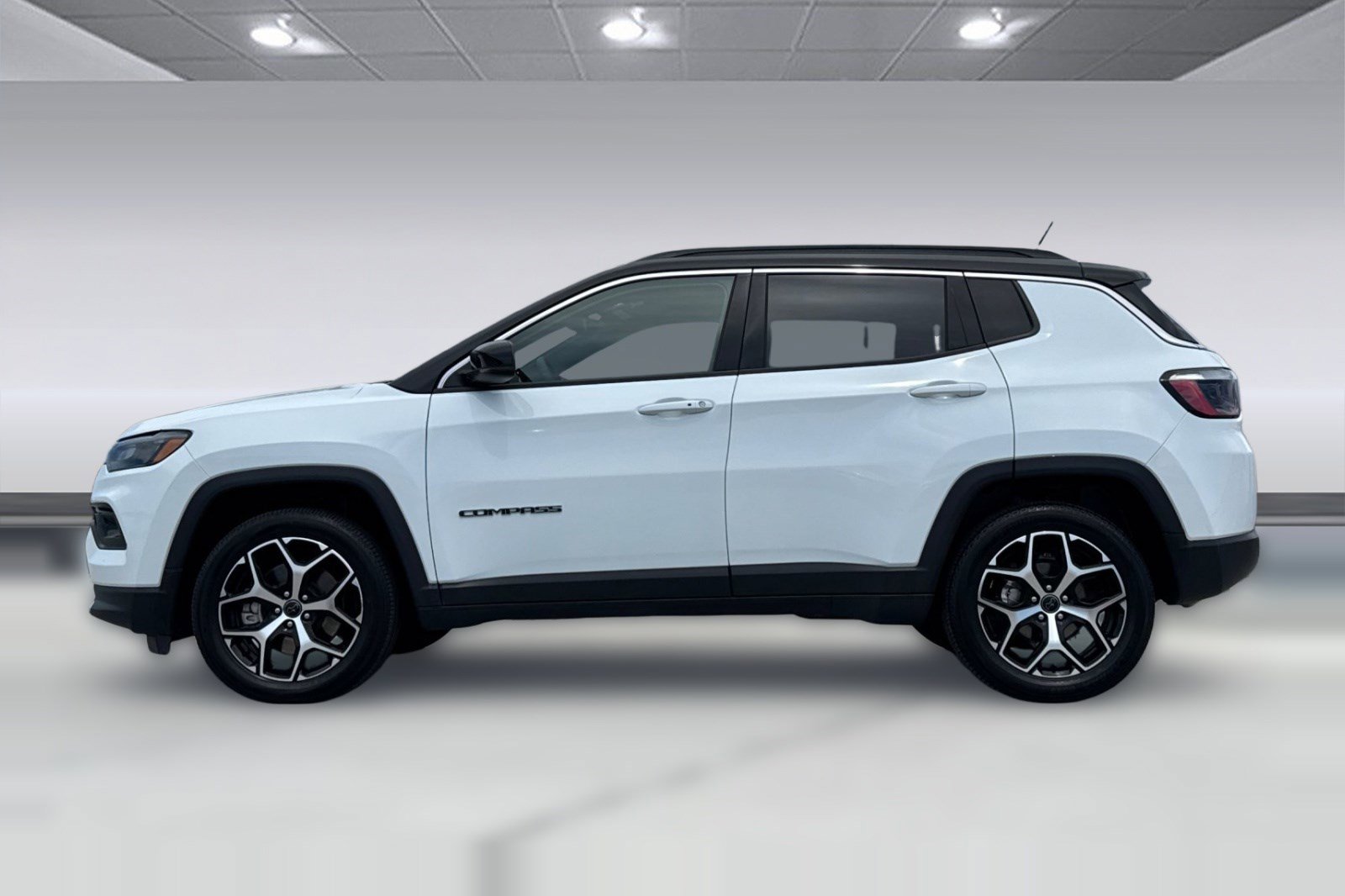 Used 2025 Jeep Compass Limited AWD/4WD image 2