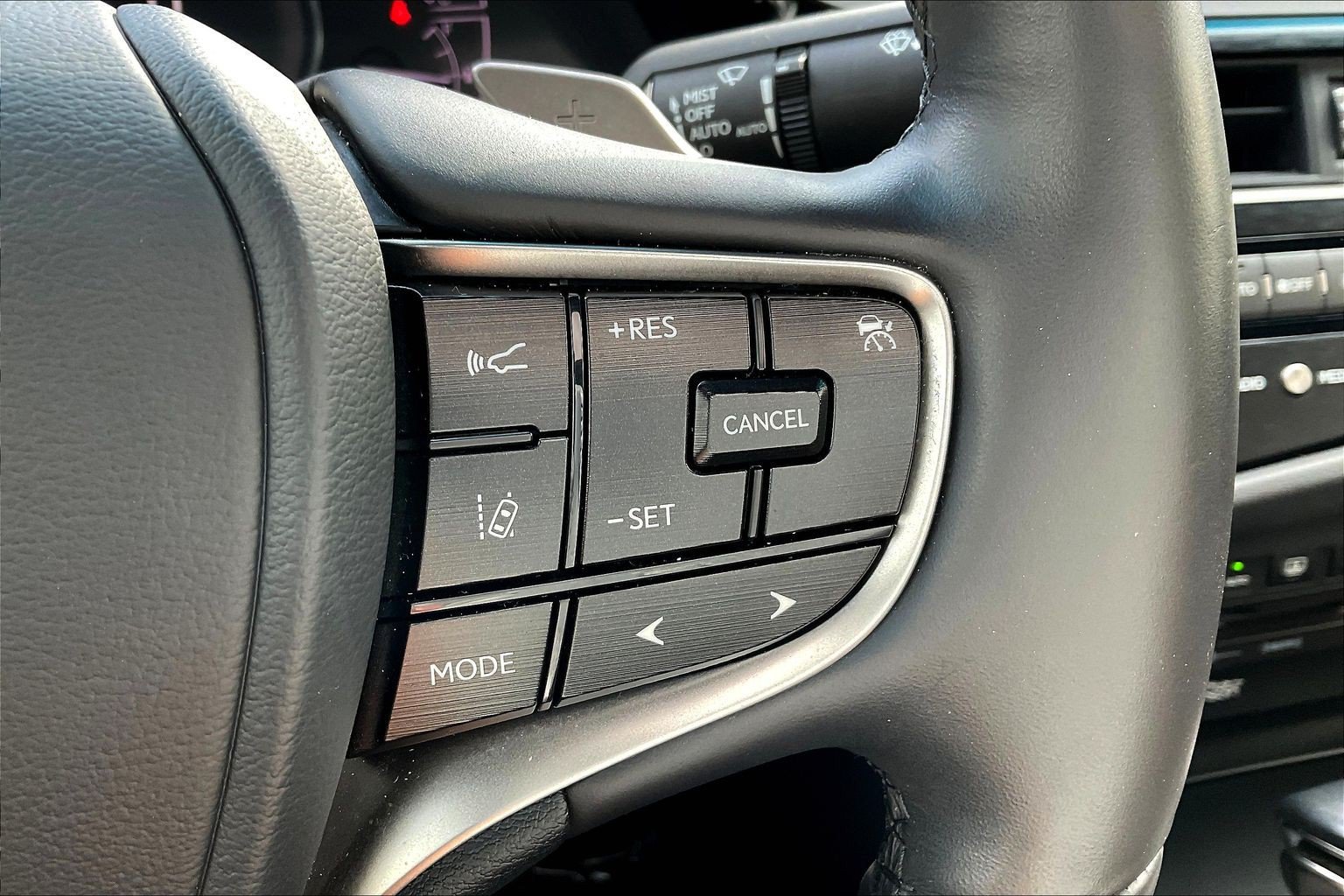 Used 2022 Lexus ES 300h w/ Accessory Package FWD image 12