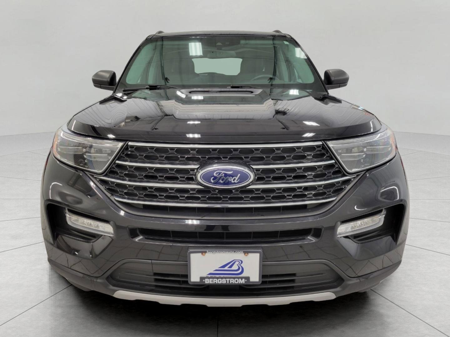 Used 2023 Ford Explorer XLT w/ Equipment Group 202A image 13