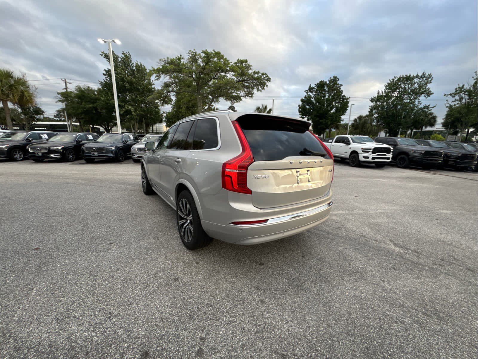 Certified 2025 Volvo XC90 B5 Core AWD/4WD image 18