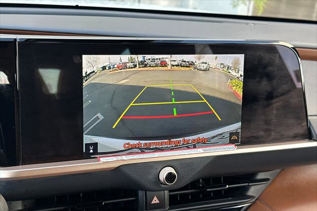 Certified 2025 Toyota Crown Signia image 21