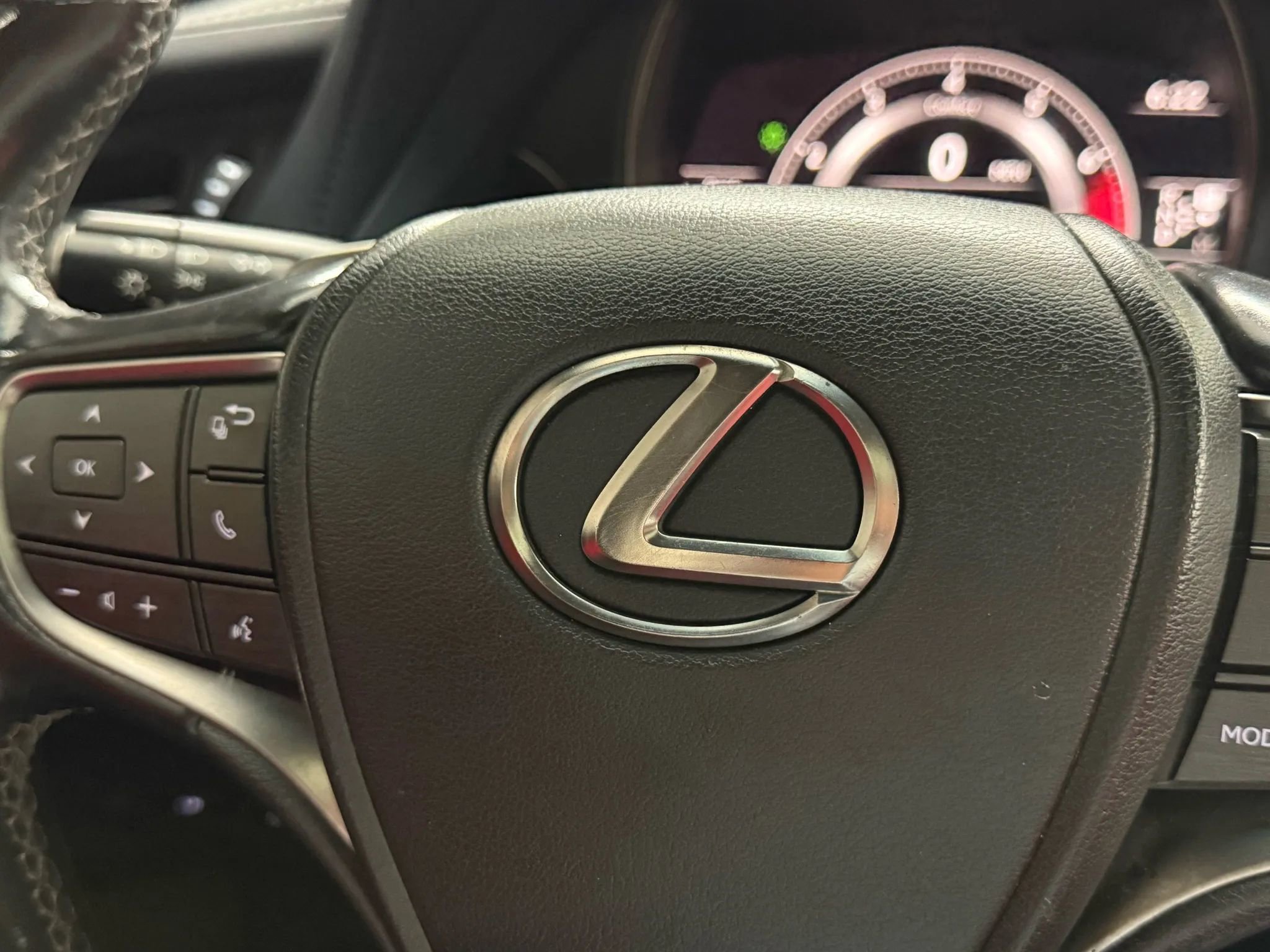 Used 2018 Lexus LS 500 w/ Accessory Package (Z2) image 32