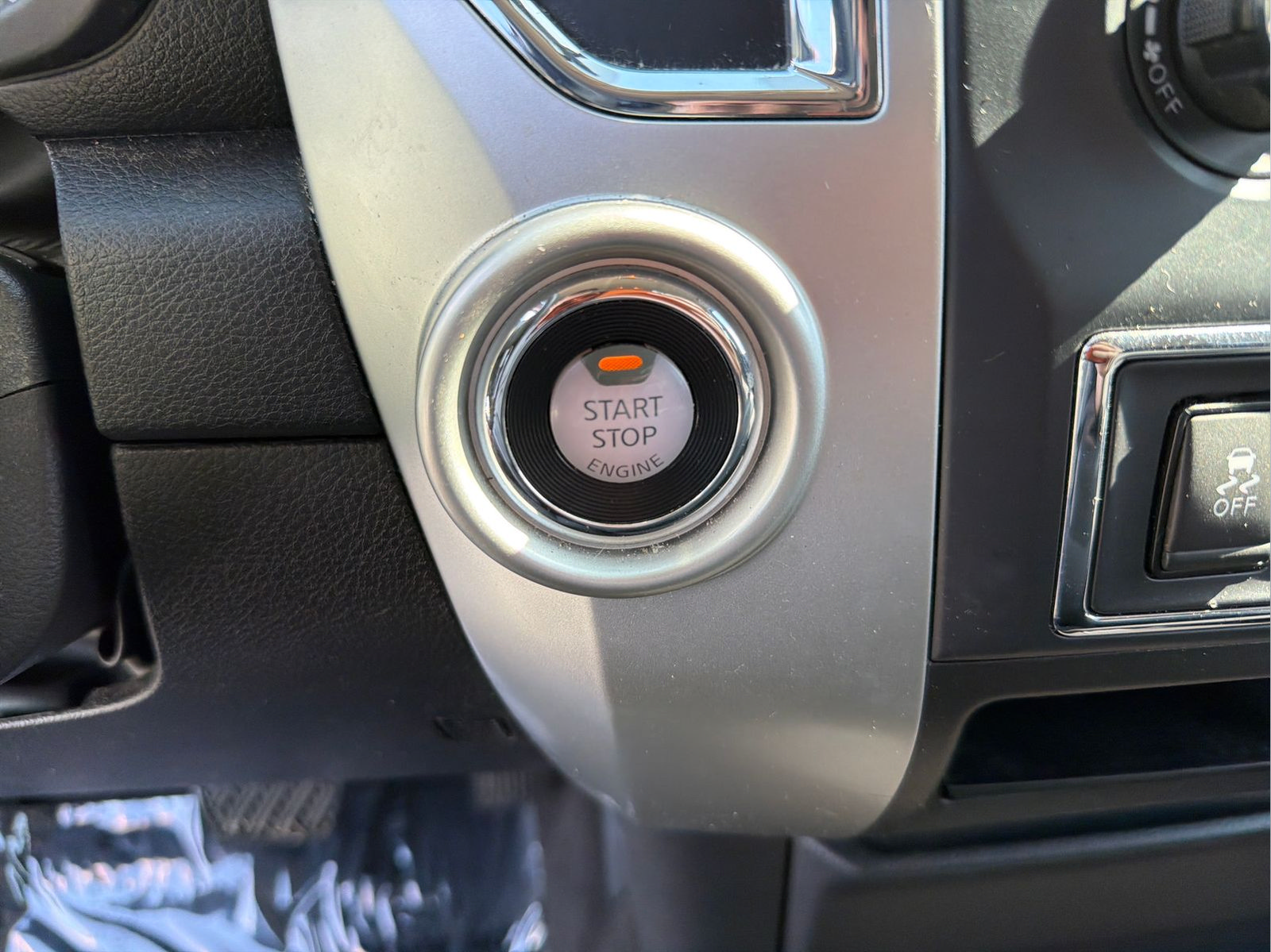 Used 2017 Nissan Titan SV RWD image 18