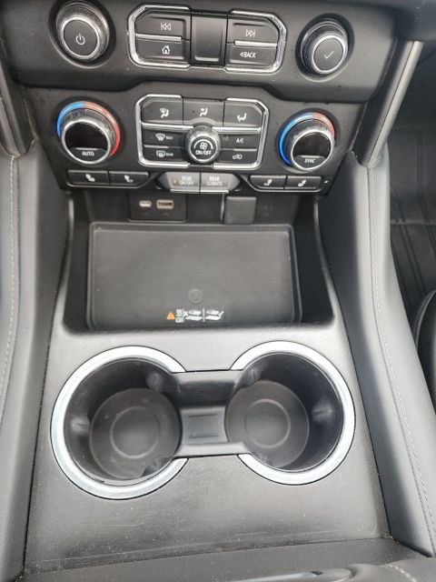 Used 2021 Chevrolet Suburban Z71 w/ Z71 Signature Package AWD/4WD image 35