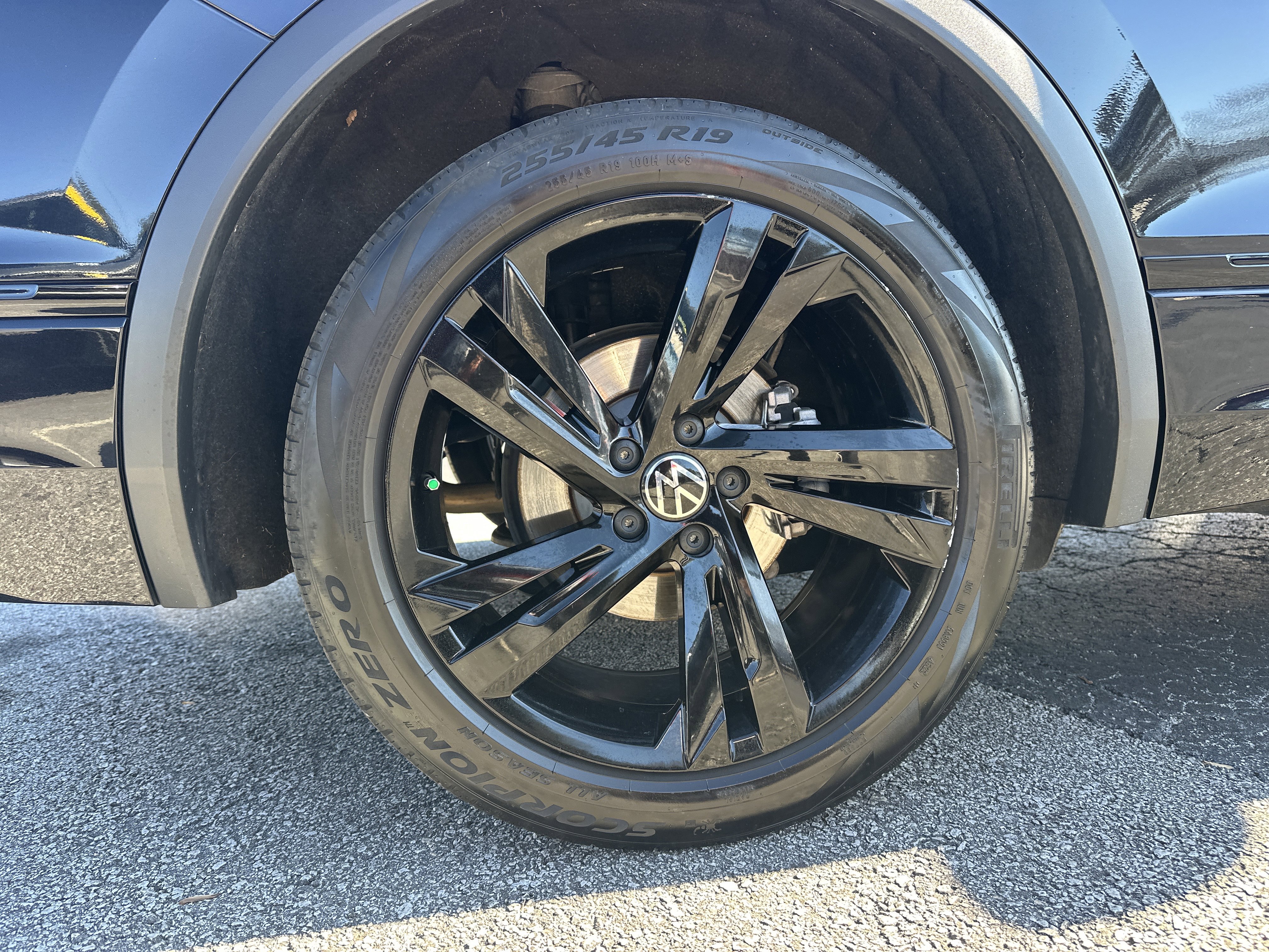 Used 2023 Volkswagen Tiguan SE R-Line image 18