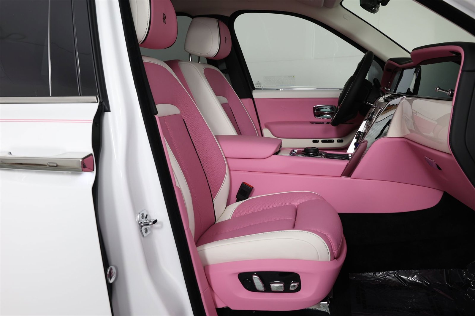 New 2025 Rolls-Royce Cullinan w/ Dynamic Package image 35