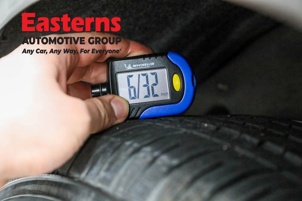 Used 2023 Chrysler Pacifica Touring-L image 25