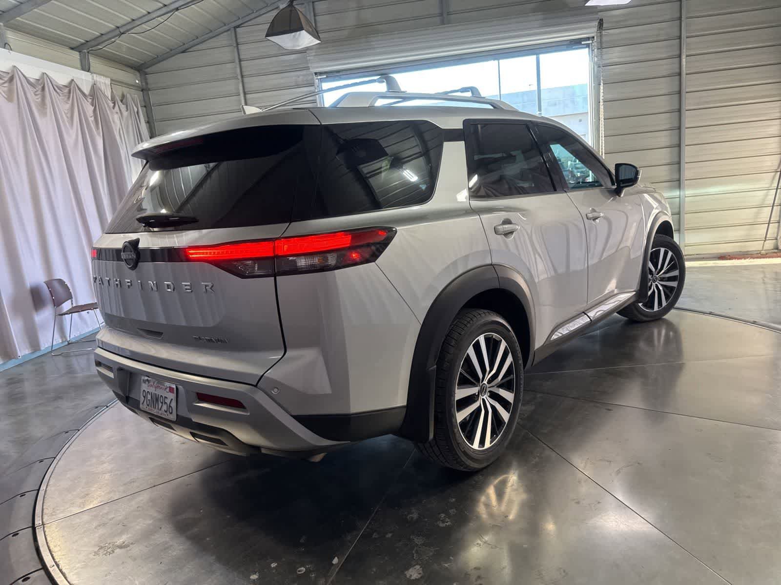 Used 2023 Nissan Pathfinder Platinum FWD image 5