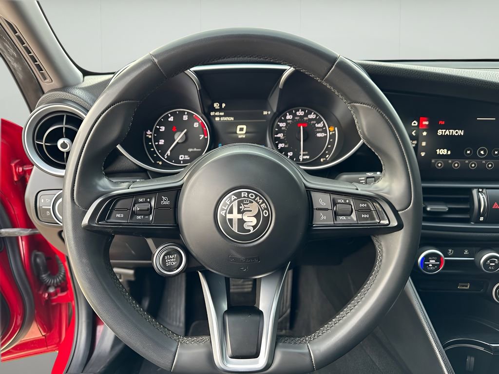 Used 2020 Alfa Romeo Giulia image 15