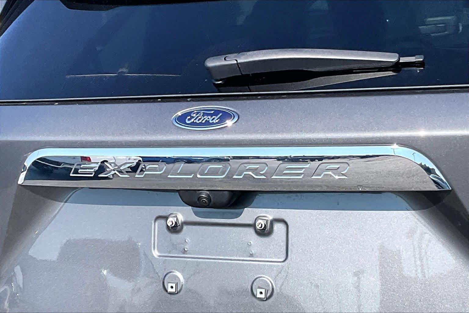Used 2023 Ford Explorer XLT w/ Equipment Group 202A RWD image 28