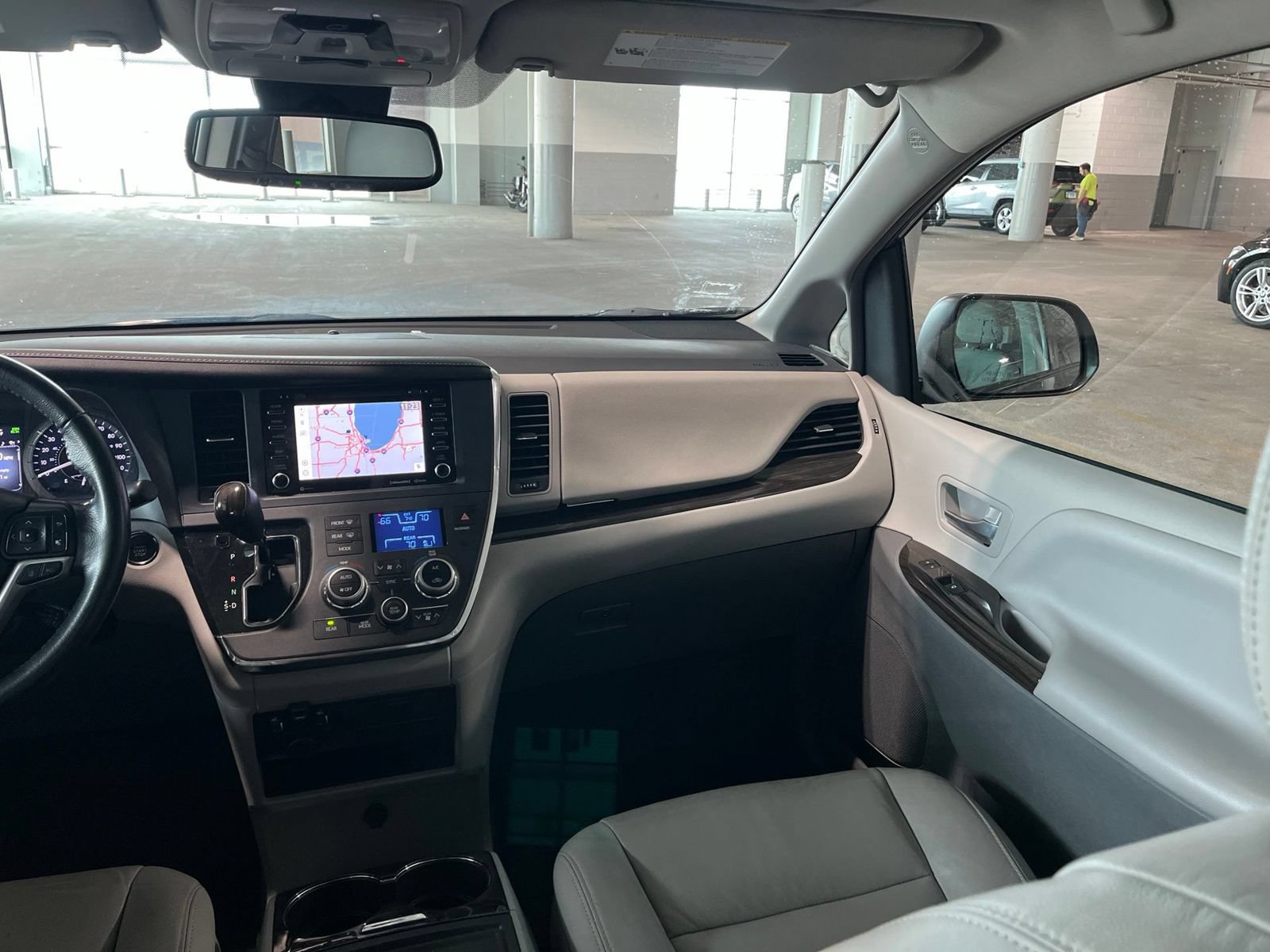 Used 2019 Toyota Sienna XLE w/ XLE Navigation Package FWD image 43