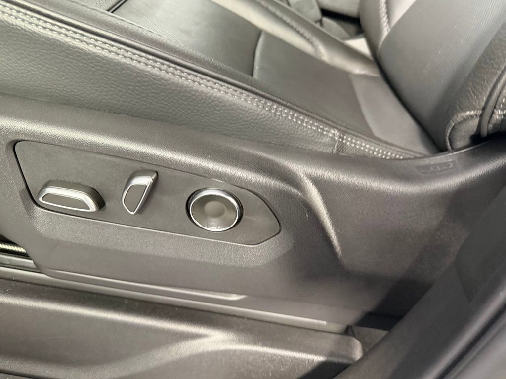 Used 2025 GMC Yukon XL Denali AWD/4WD image 20