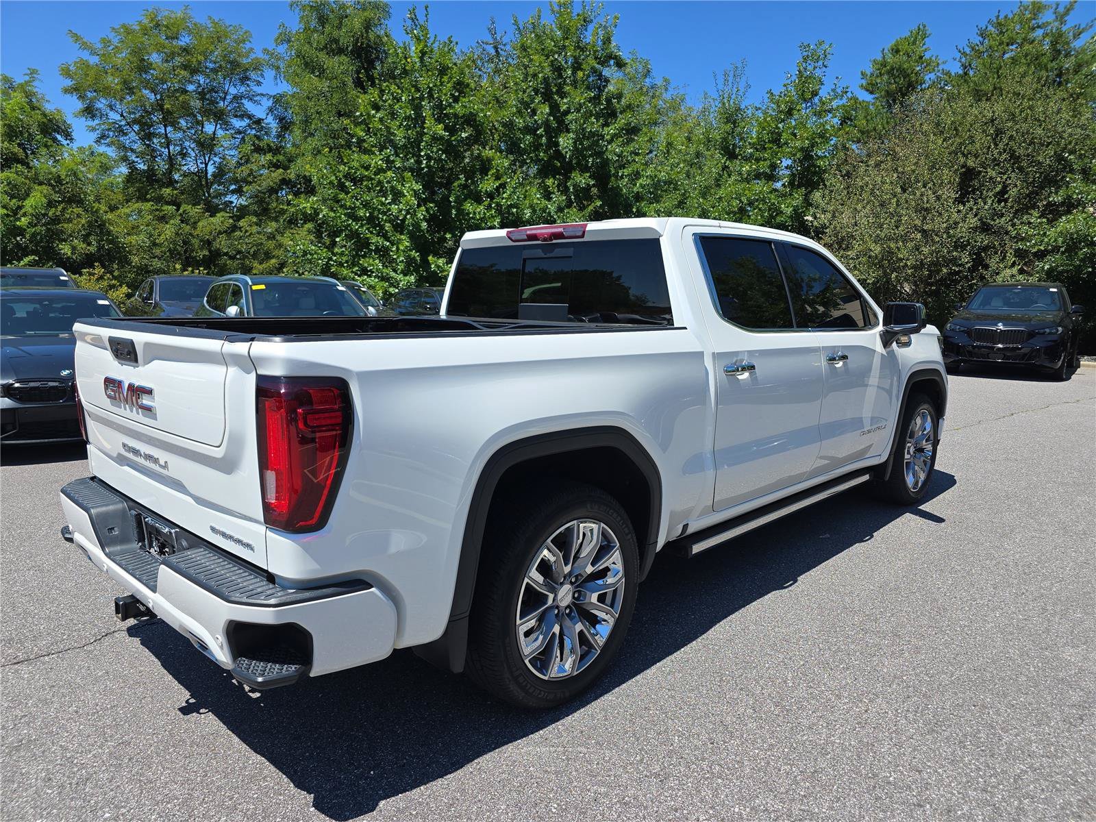Used 2024 GMC Sierra 1500 Denali AWD/4WD image 3