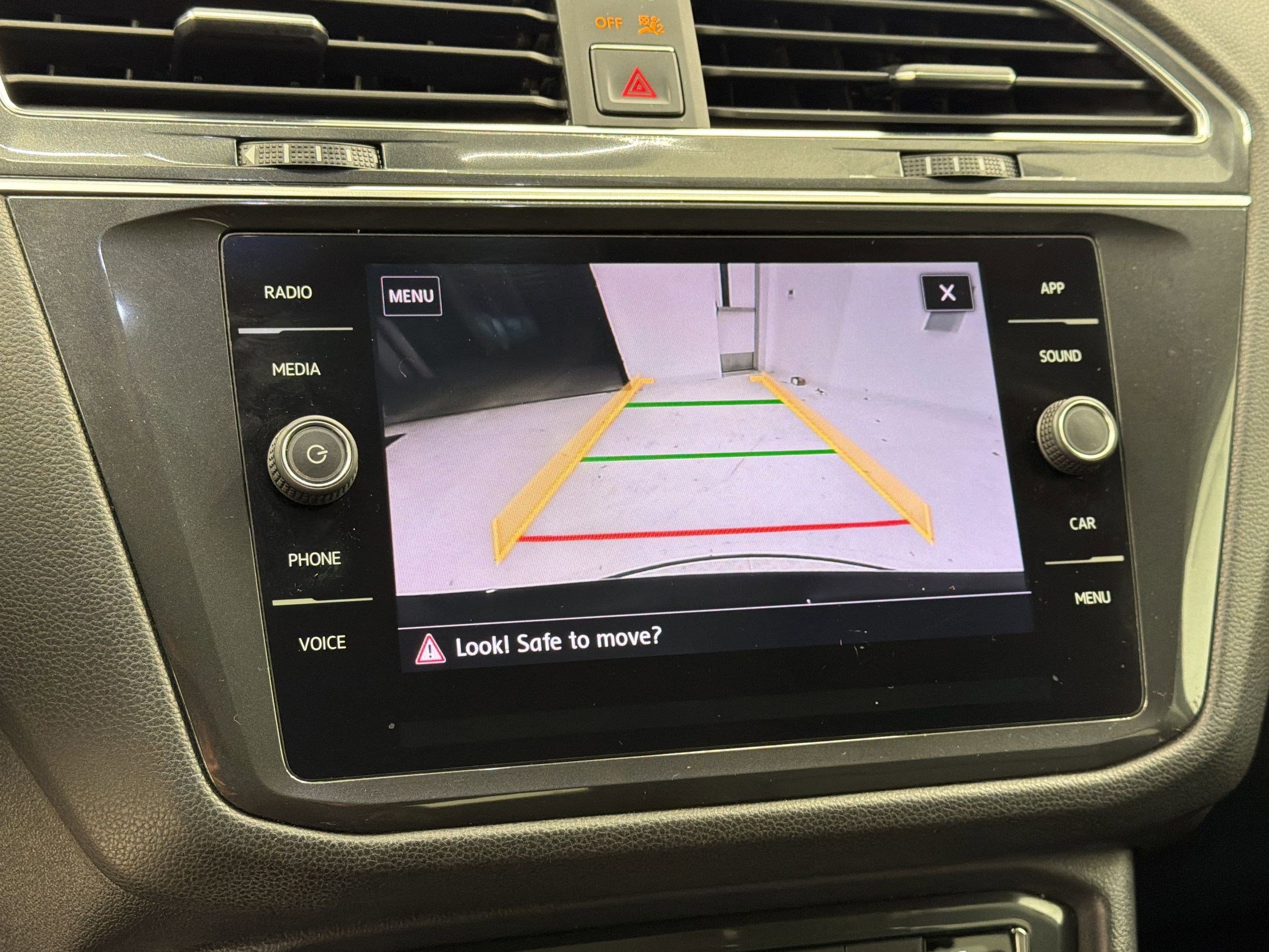 Used 2018 Volkswagen Tiguan SE w/ Panoramic Sunroof Package image 22