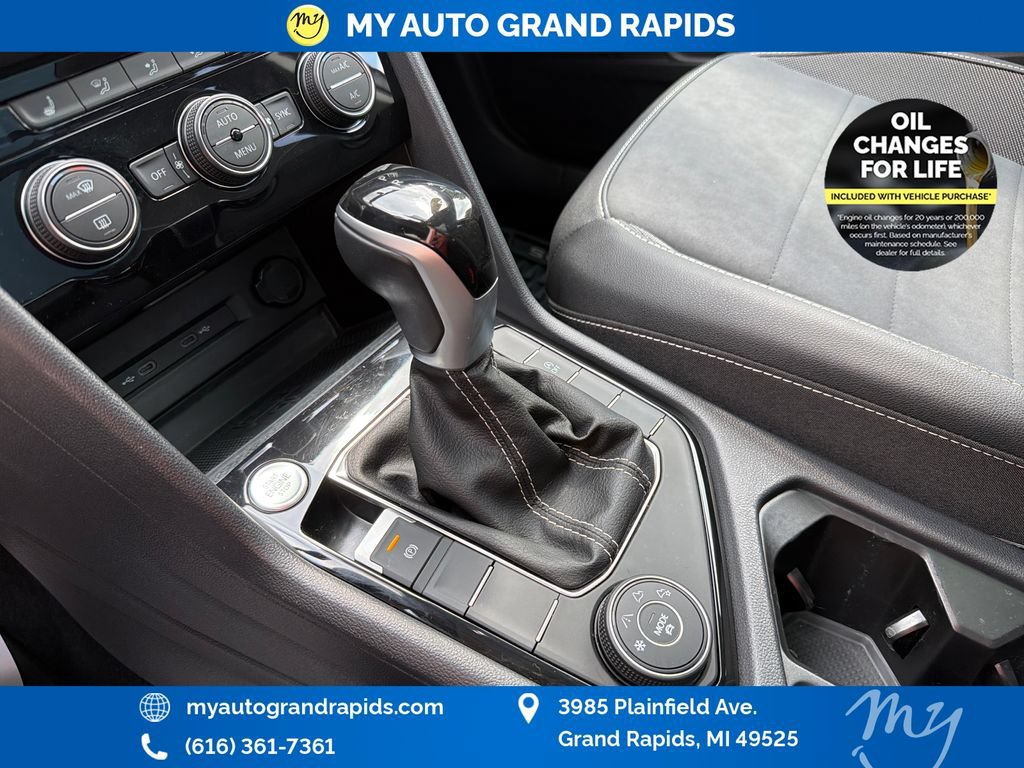 Used 2024 Volkswagen Taos SE w/ Panoramic Sunroof Package AWD/4WD image 24