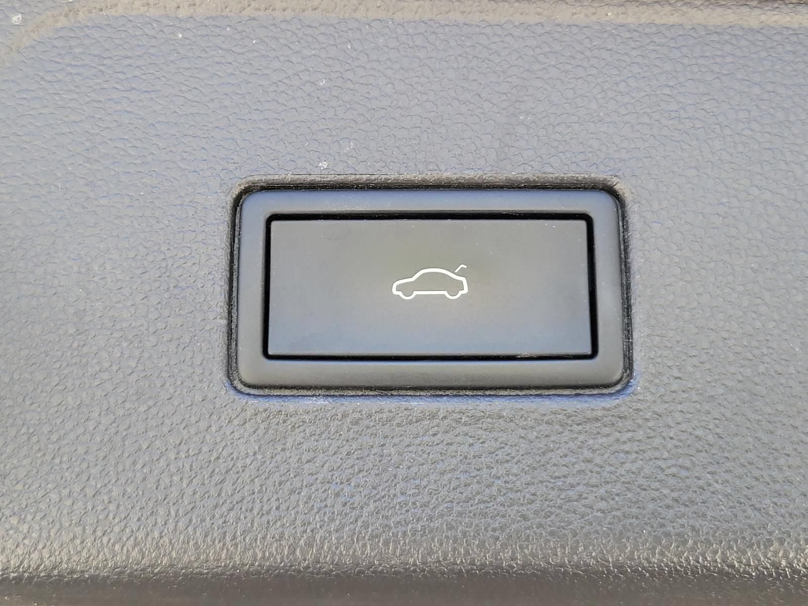Used 2024 Volkswagen Atlas SE FWD image 13