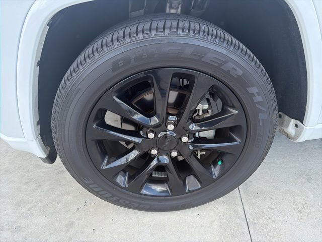 Used 2020 Jeep Grand Cherokee Altitude image 4