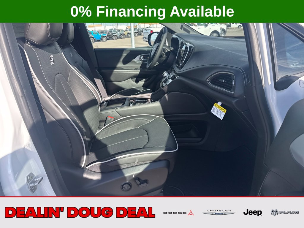 New 2026 Chrysler Pacifica Limited w/ S Appearance Package AWD/4WD image 31