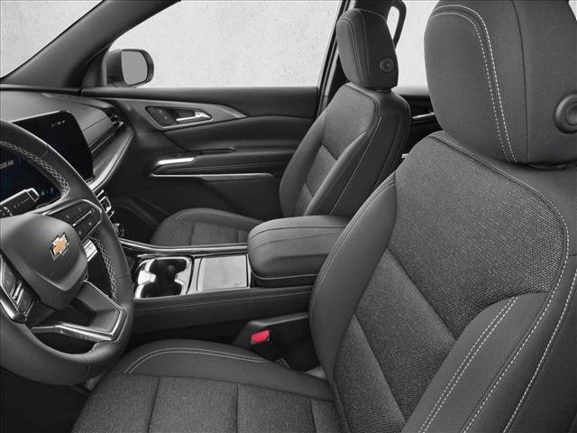 Used 2026 Chevrolet Traverse LT w/ Driver Confidence Package FWD image 6