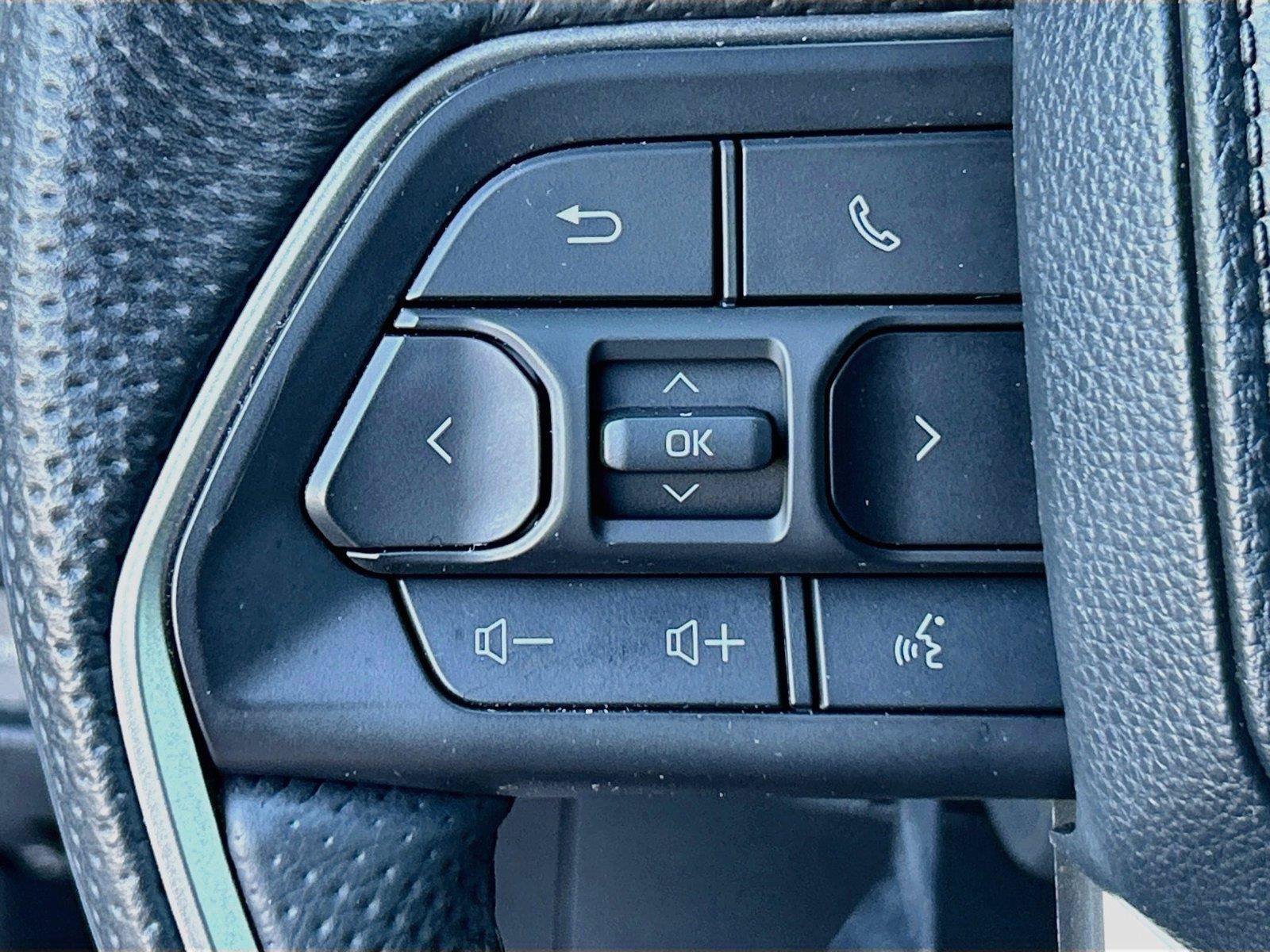 Used 2024 Toyota Tacoma TRD Sport AWD/4WD image 30