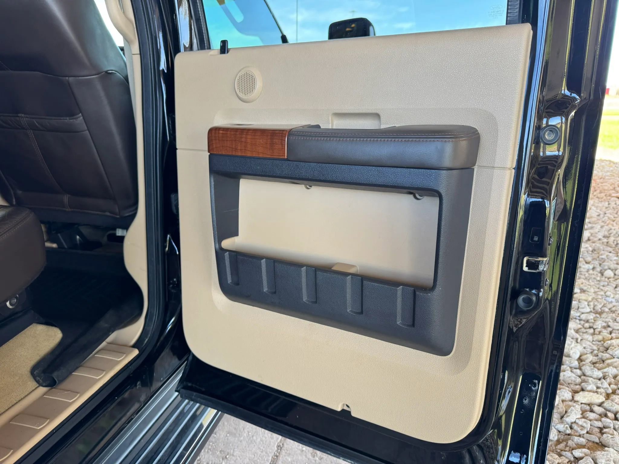 Used 2016 Ford F250 King Ranch w/ FX4 Off-Road Package image 29