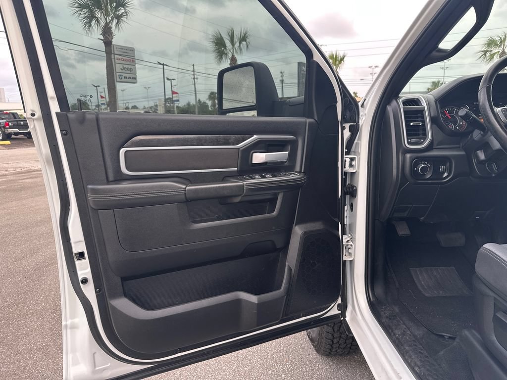 Used 2024 RAM 3500 SLT w/ Quick Order Package 2YG SLT AWD/4WD image 10