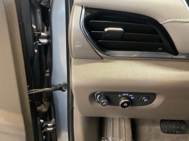 Used 2020 Chevrolet Traverse LT w/ Driver Confidence II Package image 14