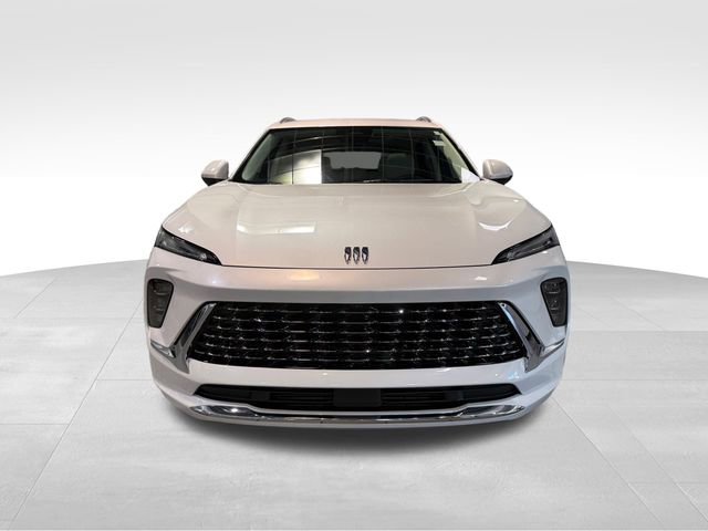 Certified 2025 Buick Envision Avenir image 2