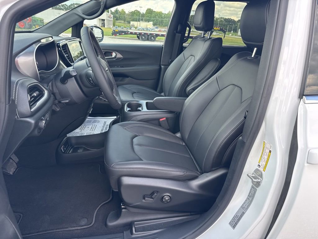 New 2026 Chrysler Pacifica Select image 21