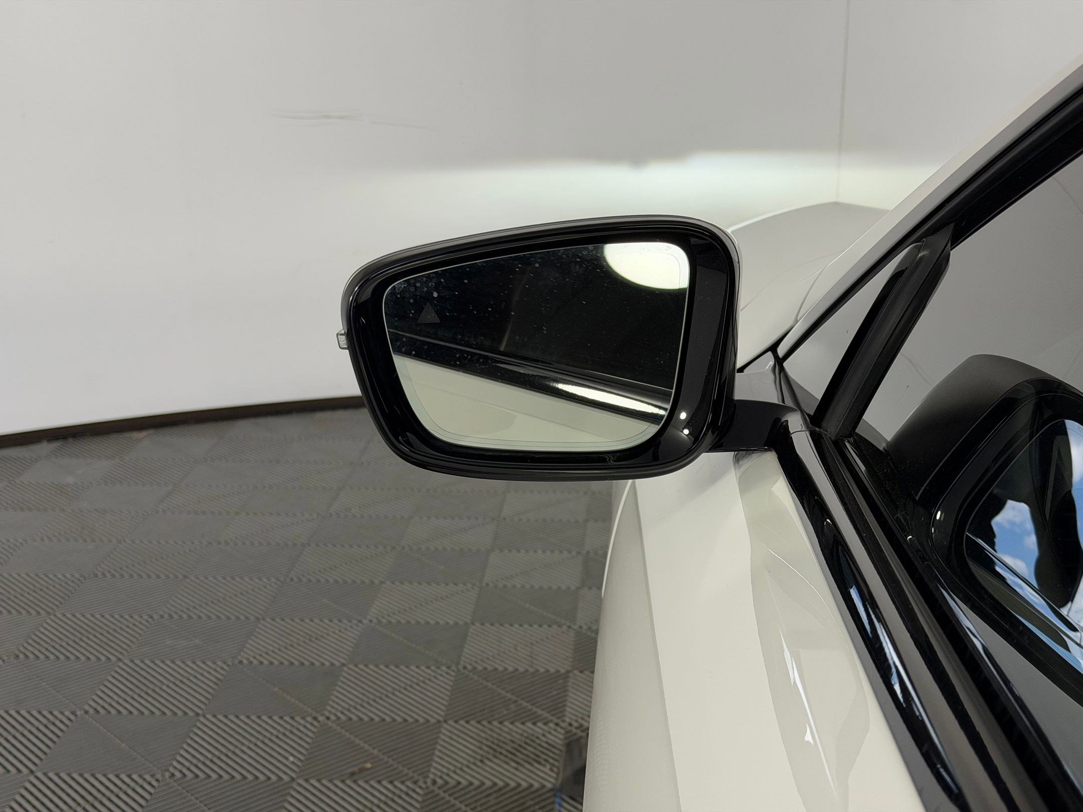 Used 2019 BMW M850i xDrive Coupe w/ Comfort Seating Package image 22