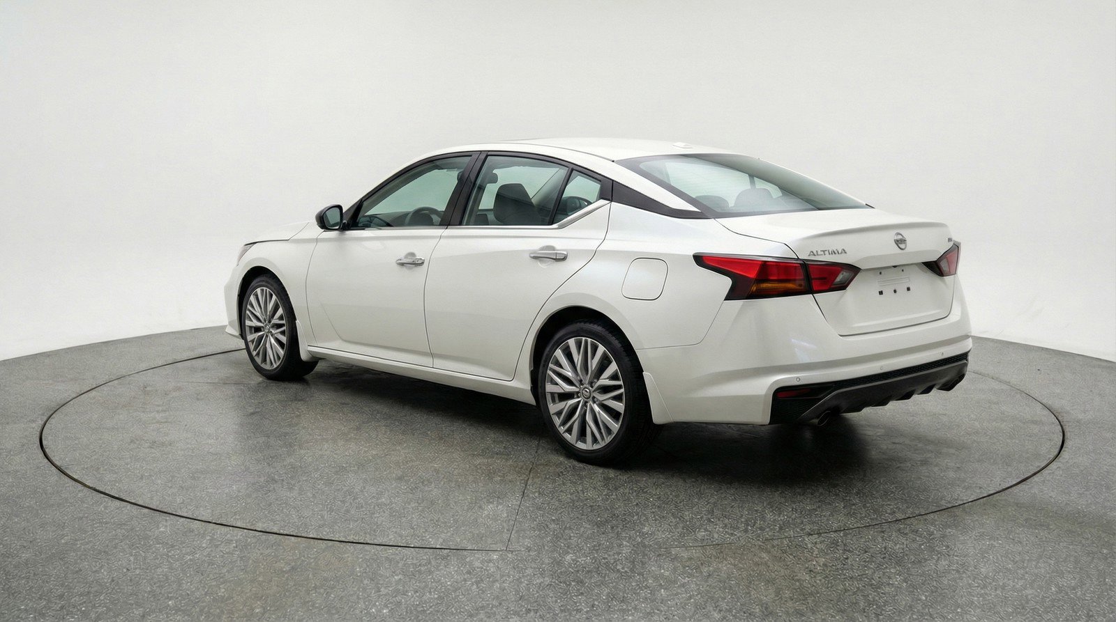 Used 2025 Nissan Altima 2.5 SV image 6