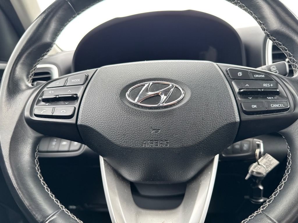 Used 2022 Hyundai Venue SEL w/ Cargo Package image 15
