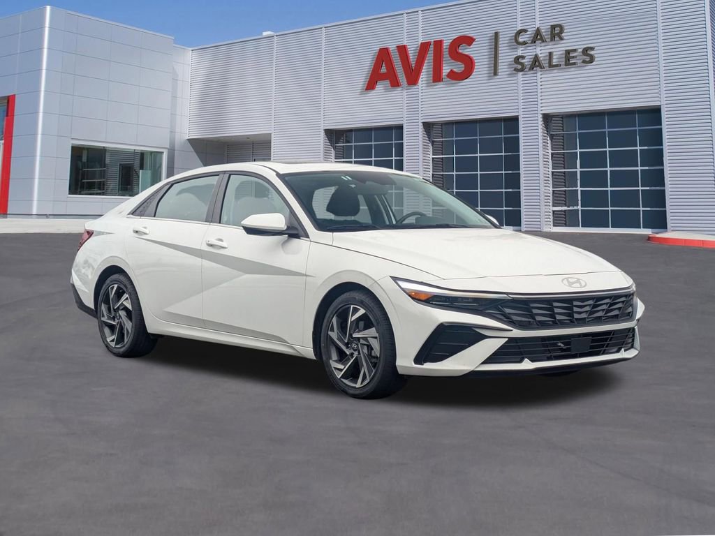 Used 2025 Hyundai Elantra SEL FWD image 3