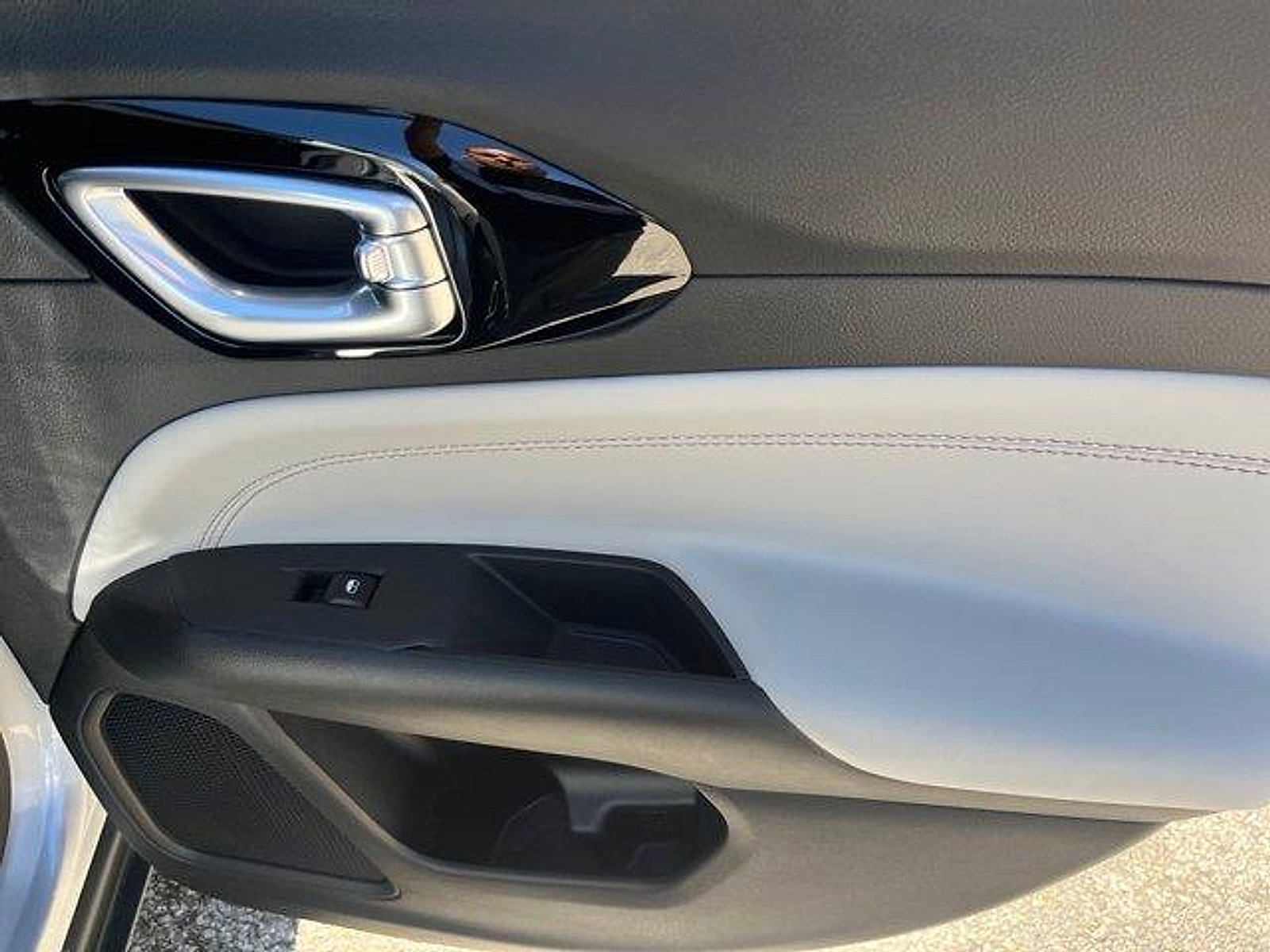 New 2026 Jeep Compass Limited image 19