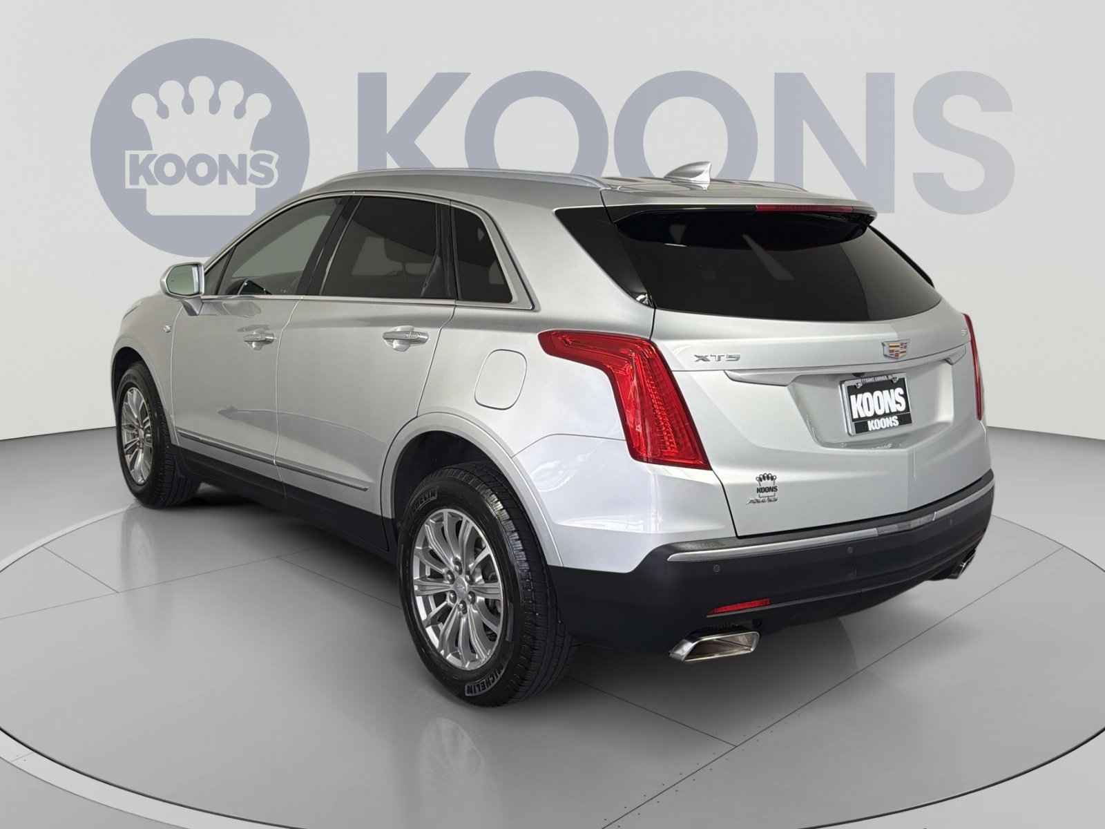 Used 2018 Cadillac XT5 Luxury w/ Driver Awareness Package AWD/4WD image 4