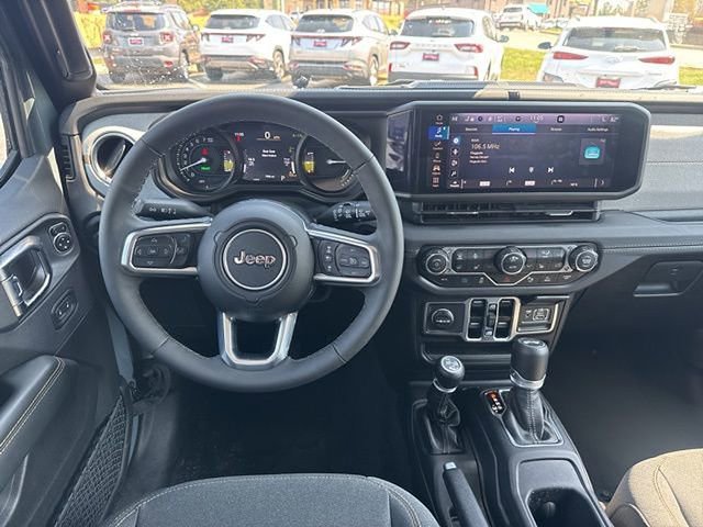 Used 2025 Jeep Wrangler Unlimited Sahara w/ Safety Group image 11