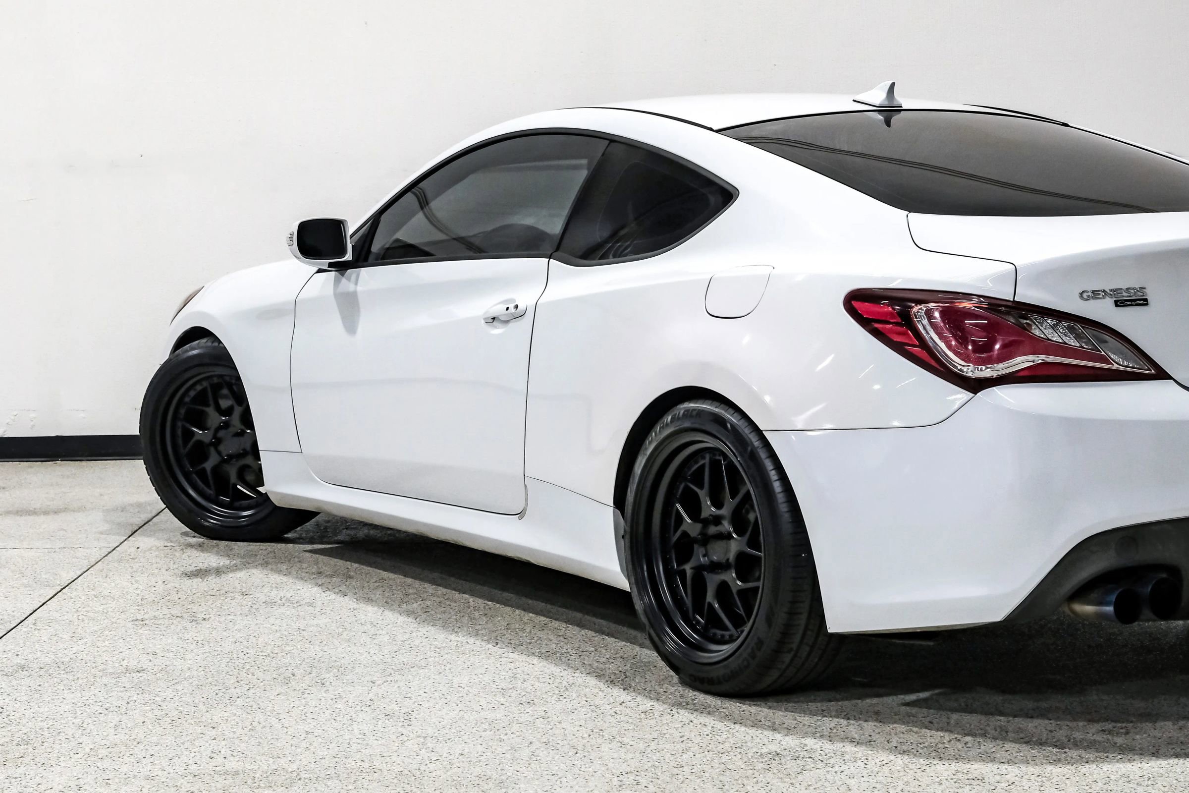 Used 2016 Hyundai Genesis Coupe 3.8 image 12