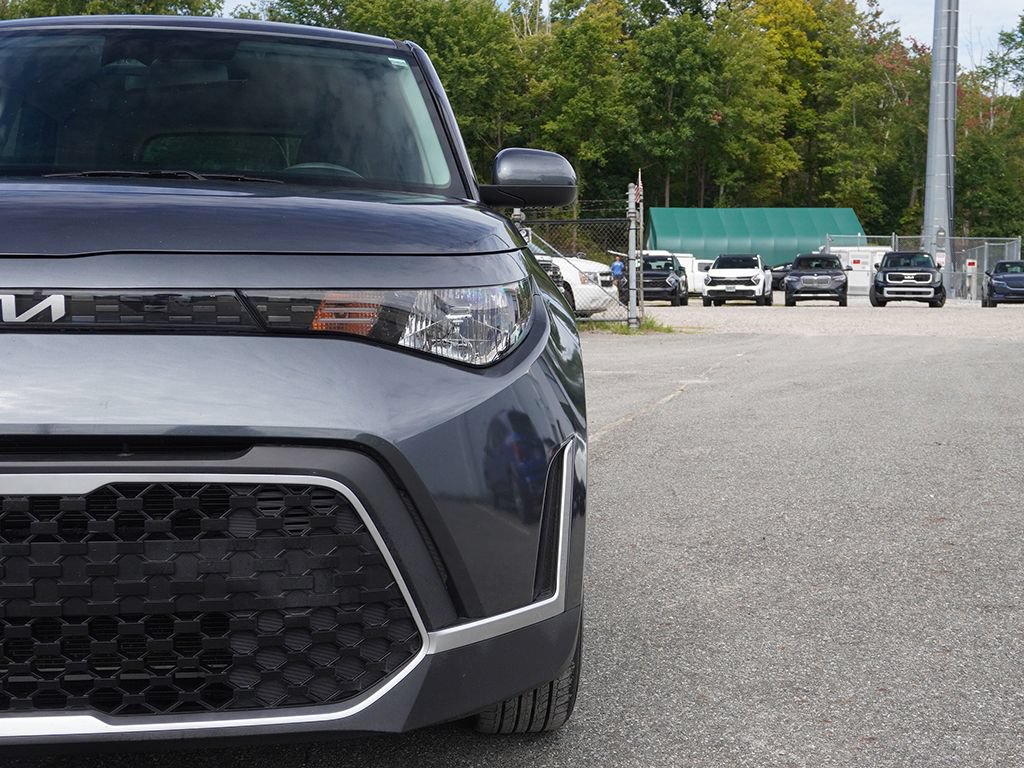 Used 2025 Kia Soul LX w/ LX Technology Package FWD image 9