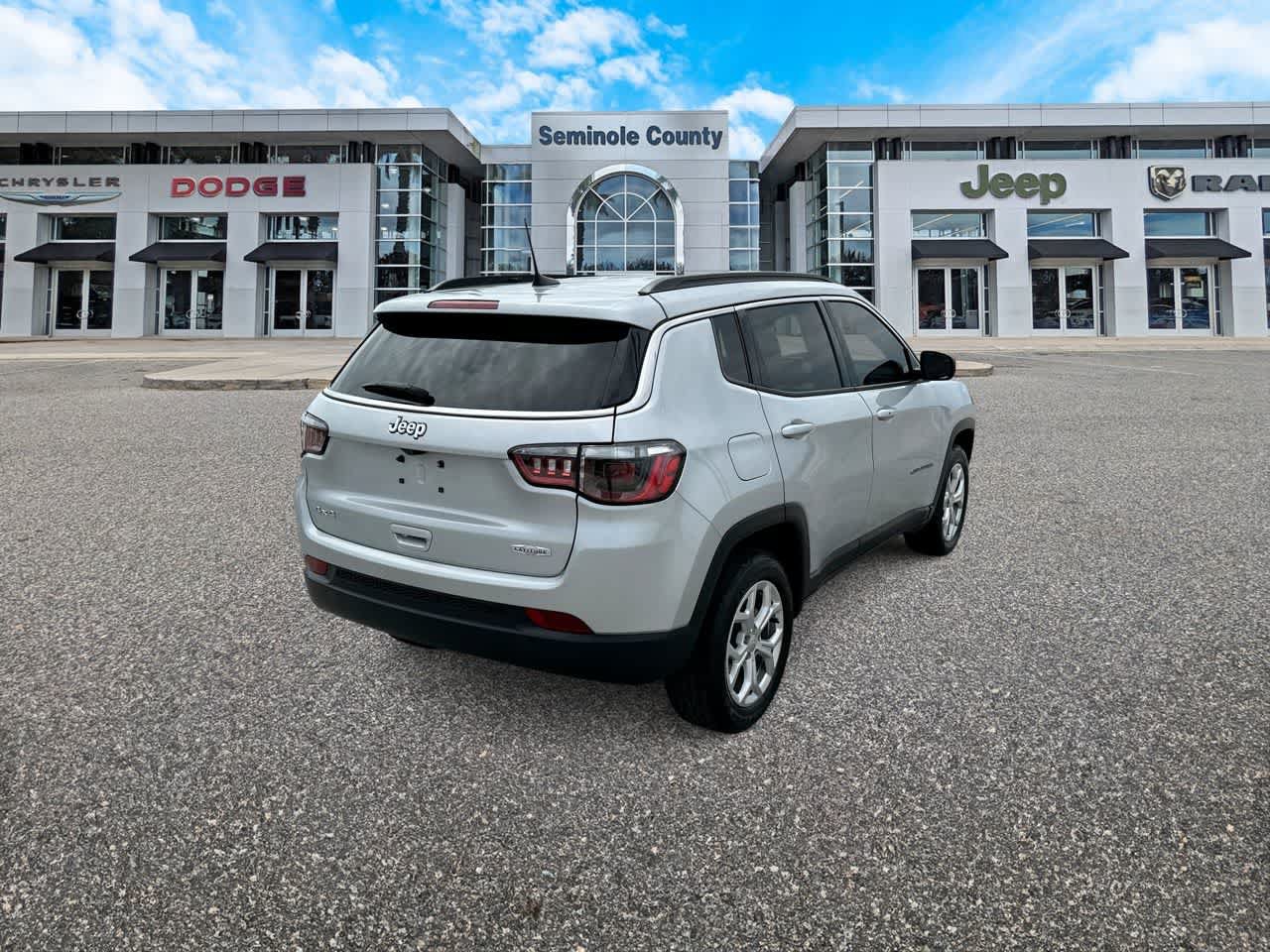 Certified 2024 Jeep Compass Latitude AWD/4WD image 8