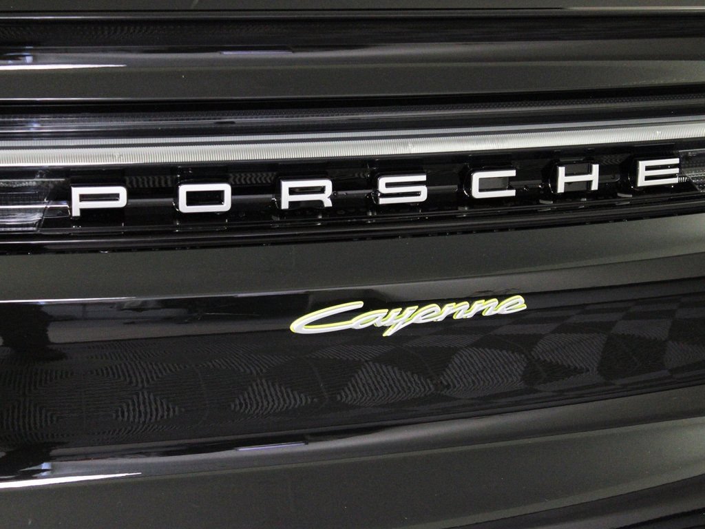 Certified 2026 Porsche Cayenne E-Hybrid Coupe AWD/4WD image 11
