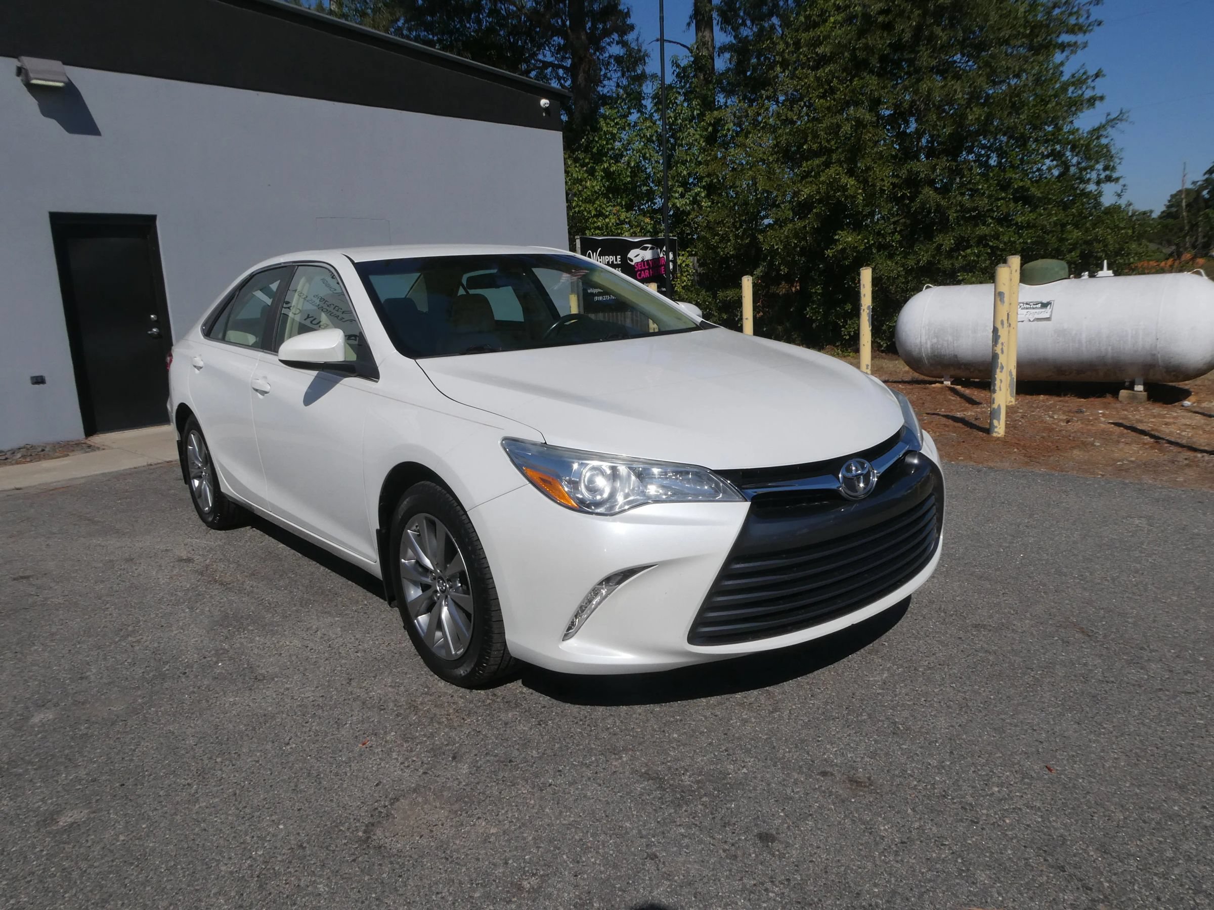 Used 2016 Toyota Camry XLE FWD image 3