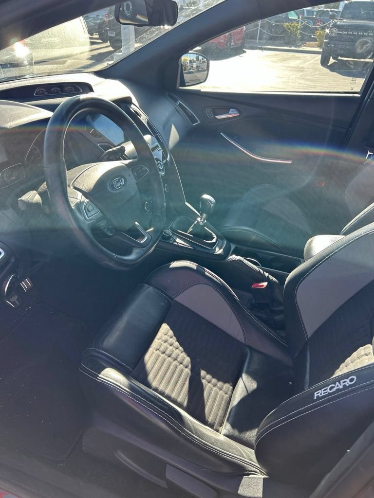 Used 2016 Ford Focus ST w/ Equipment Group 401A FWD image 5