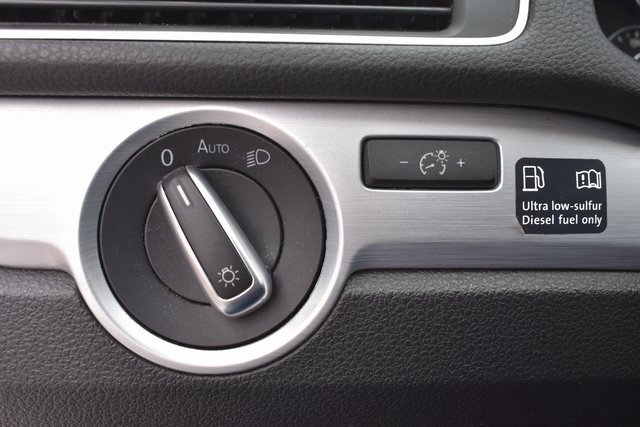 Used 2012 Volkswagen Passat TDI SE image 17