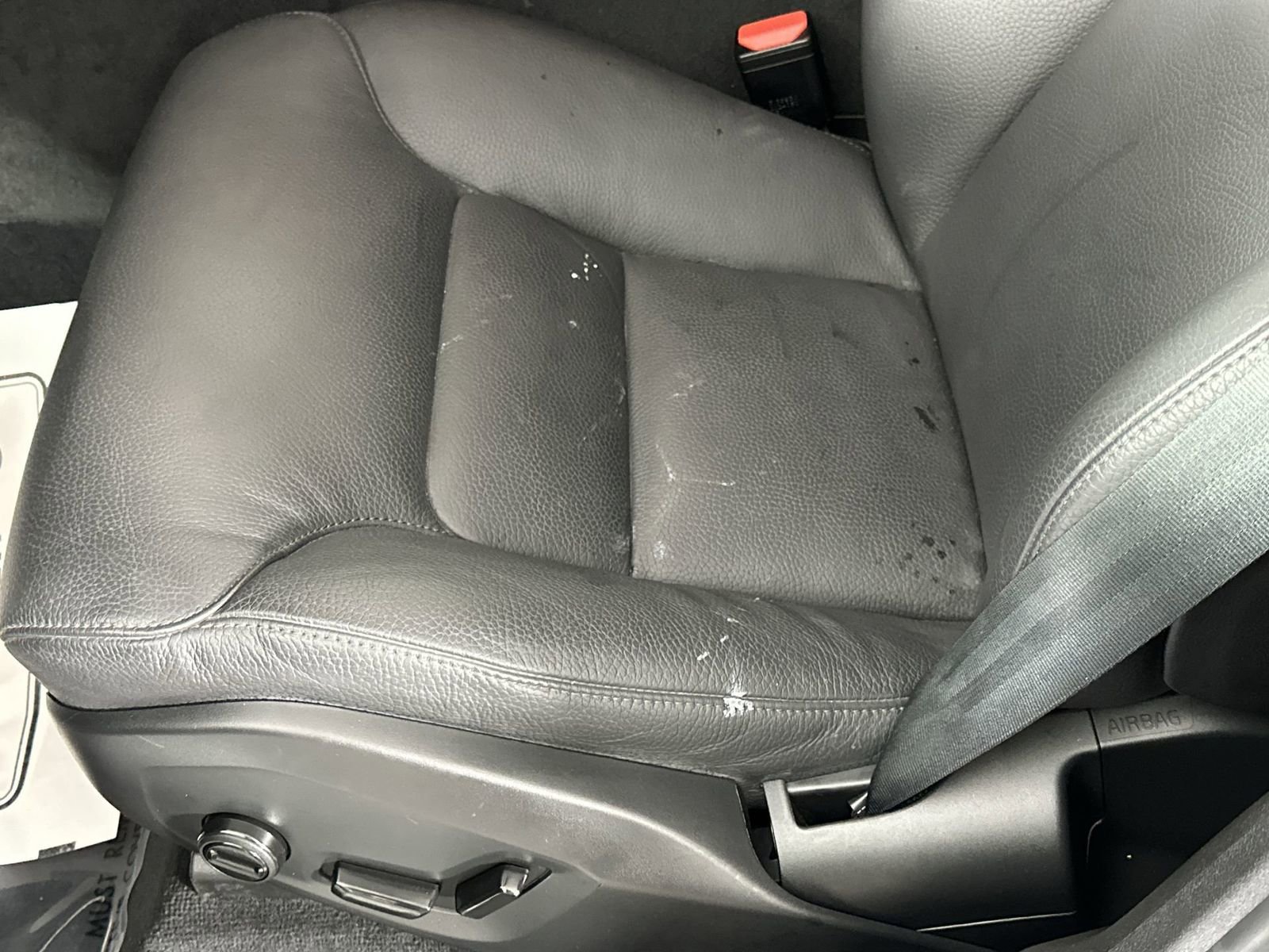 Used 2025 Volvo XC60 B5 Plus image 16