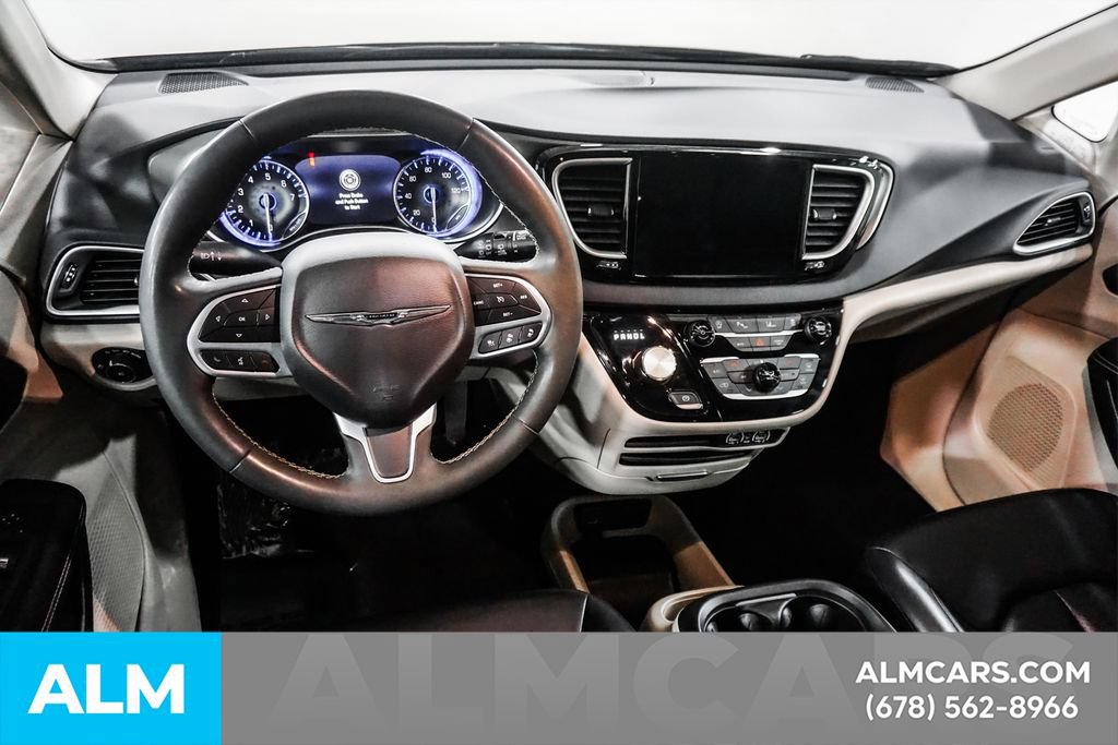 Used 2023 Chrysler Pacifica Touring-L FWD image 24