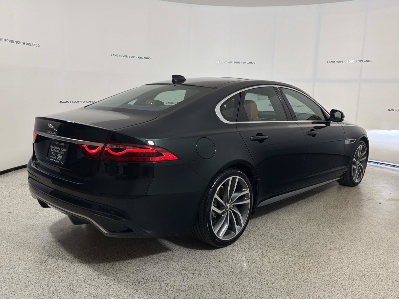Certified 2024 Jaguar XF R-Dynamic SE AWD/4WD image 5