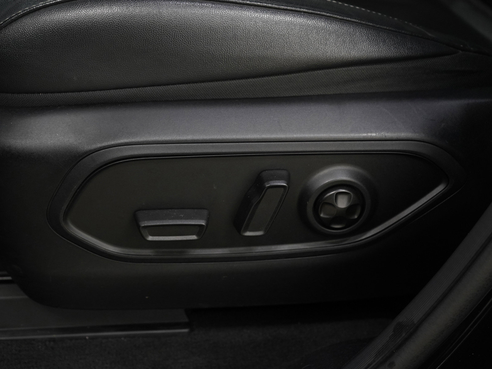 Used 2023 Jeep Grand Cherokee L Limited w/ Luxury Tech Group II image 30