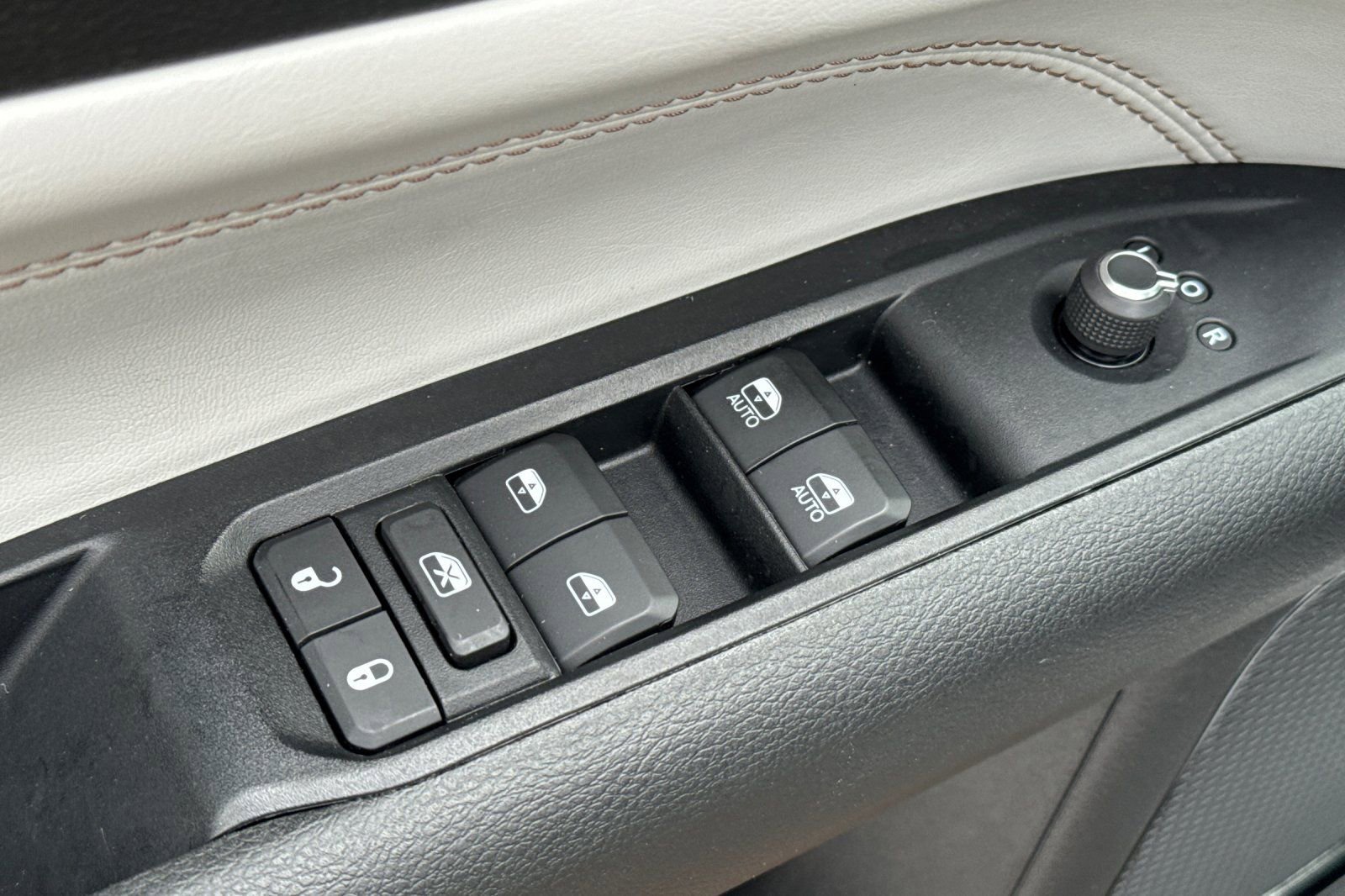 Used 2022 Jeep Compass Limited w/ Elite Group image 13