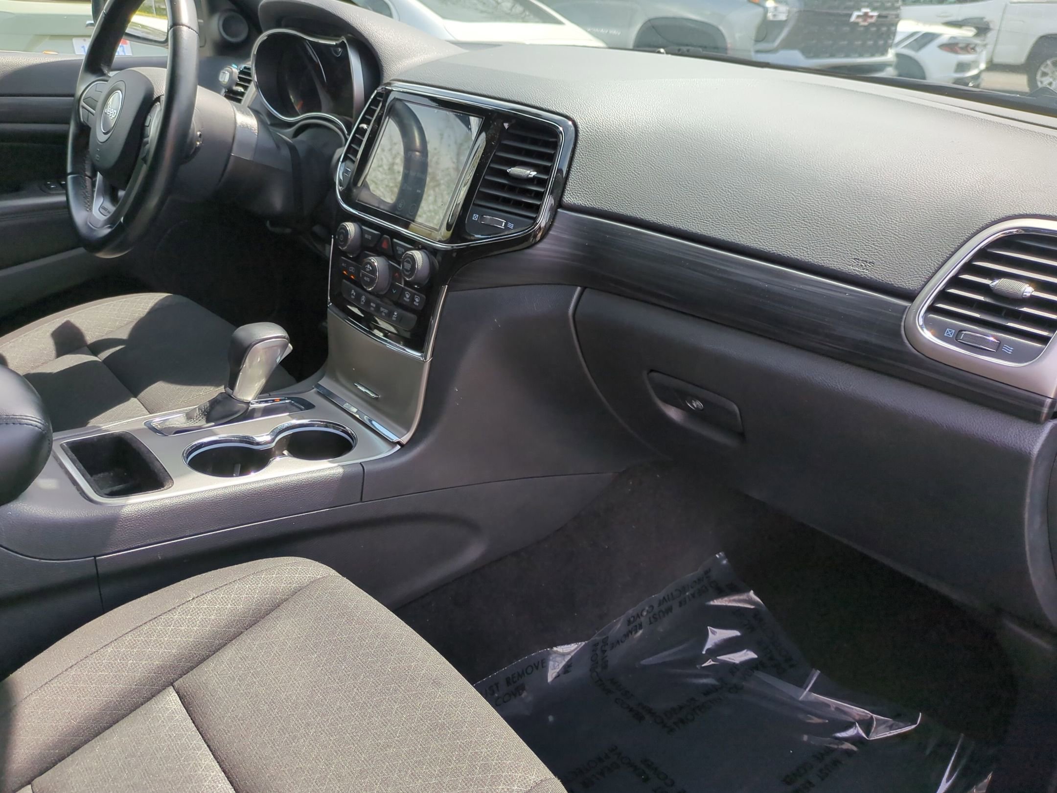 Used 2022 Jeep Grand Cherokee Laredo E image 43